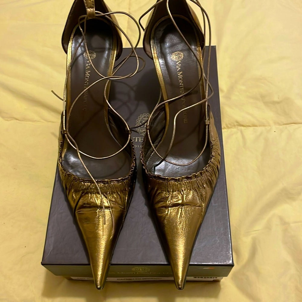 Unique bronze leather shoe by Via Montenapoleone from Italy